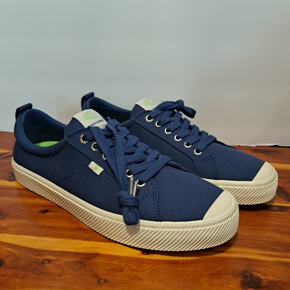 Cariuma Unisex Low Top Canvas Shoes Shadow Blue, Men's size 11.5 Women's size 13